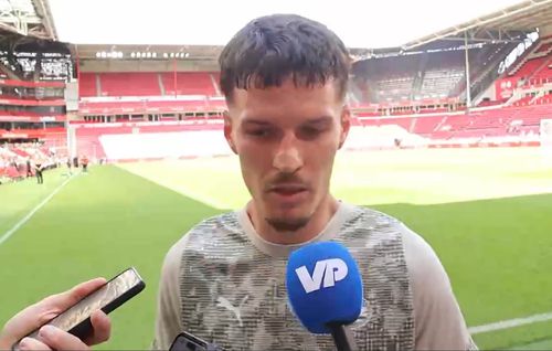 Dennis man a vorbit fără rețineri în engleză cu ziariștii olandezi la Eindhoven / Foto: Voetbal Primeur