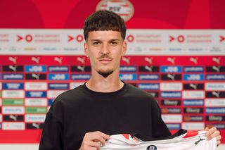 Cum îl văd fanii lui PSV pe Dennis Man: „Seamănă un pic cu...”