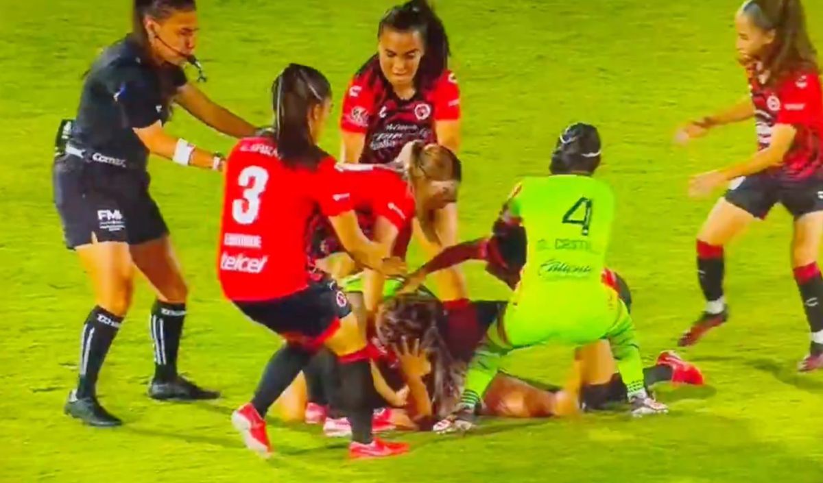 Bătaie pe teren între două fotbaliste din Mexic