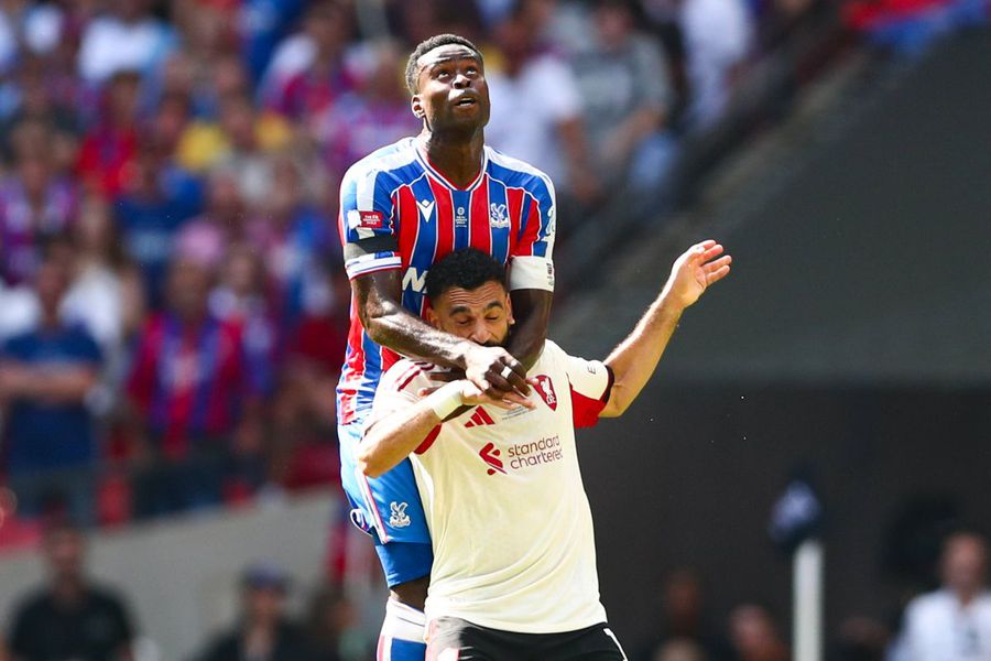 Marc Guehi, în duel cu Salah, în Supercupa Angliei/ foto: Imago Images Următoarea achiziție pentru Liverpool? Înțelegere cu un internațional englez