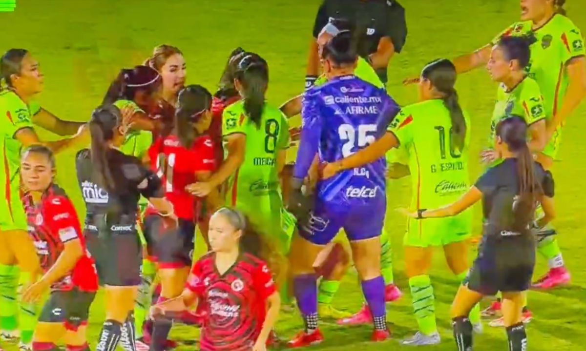 Bătaie pe teren între două fotbaliste din Mexic