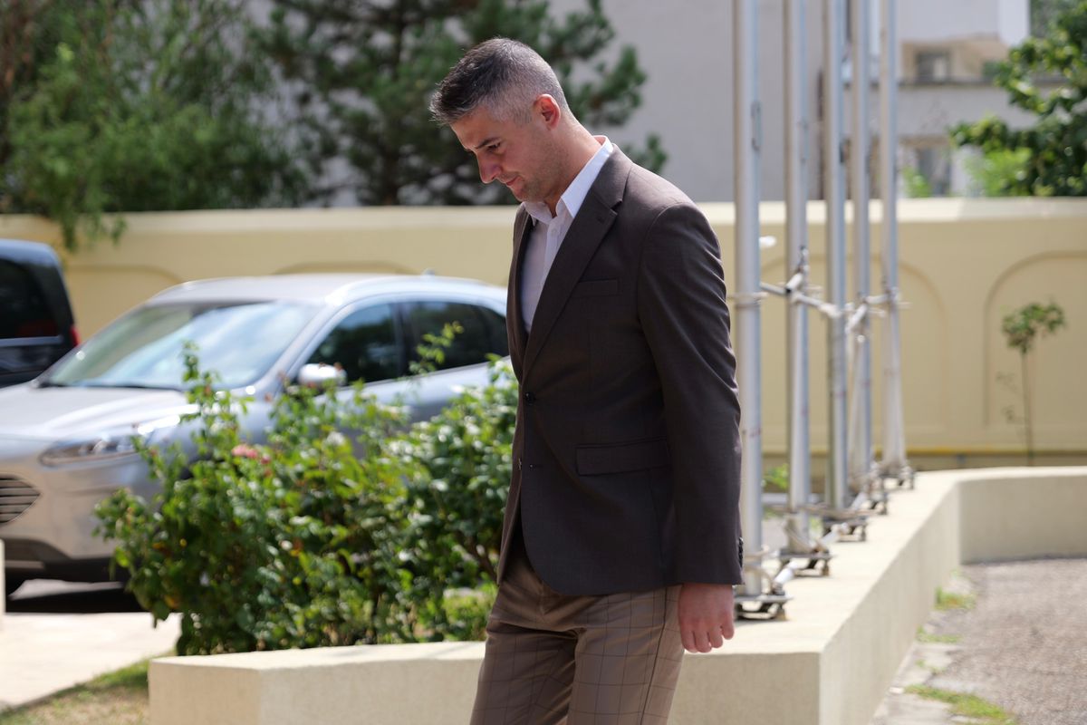 Deznodământ după o oră la Adunarea Generală: Rapid a dat-o la pace cu Gino Iorgulescu, deși venise cu artileria grea la LPF