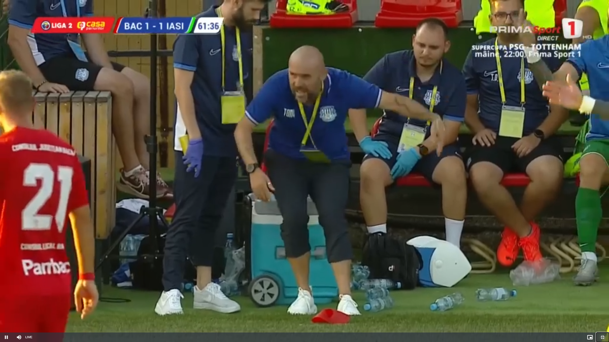 Moment rar în fotbal! Antrenorul din Liga 2 s-a „rupt” în timpul meciului: „Faceți schimbare”