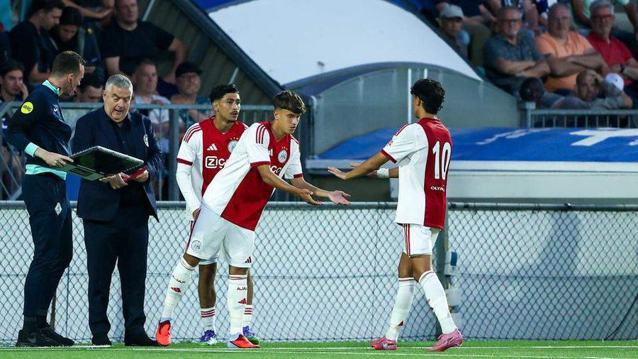 Rafael van der Vaart și-a certat fiul la debutul în fotbalul profesionist: „Eu aș fi marcat cu ochii închiși”