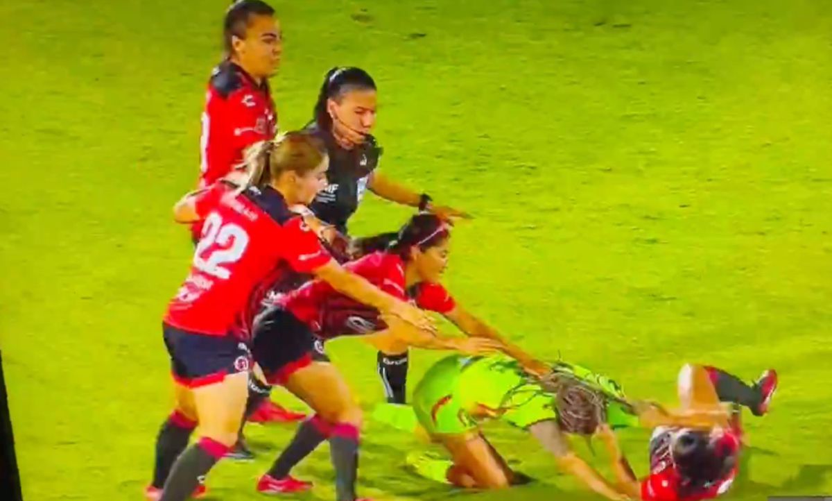 Bătaie pe teren între două fotbaliste din Mexic