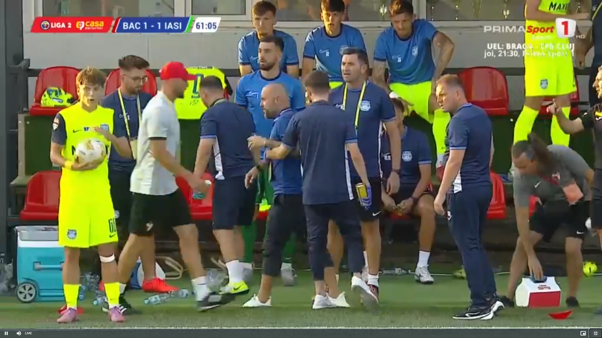 Moment rar în fotbal! Antrenorul din Liga 2 s-a „rupt” în timpul meciului: „Faceți schimbare”