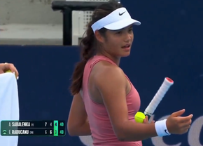 Emma Răducanu, cerere neobișnuită în timpul meciului cu Sabalenka de la Cincinnati: „E doar un copil. Vrei să-l dau afară?”