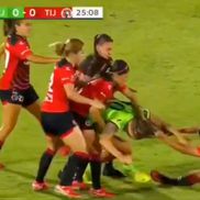 Bătaie pe teren între două fotbaliste/ foto: captură X