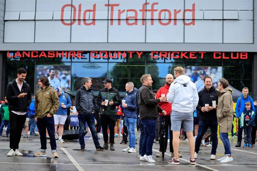 Berea, băutura preferată a fanilor pe Old Trafford / Foto: Imago