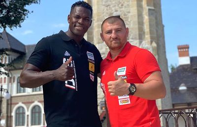 INTERVIU VIDEO Legendarul Remy Bonjasky, în inima Moldovei » Ce spune despre confruntarea cu echipa lui Moroșanu + Ce-i place în România: „Am mâncat zilnic mămăligă”