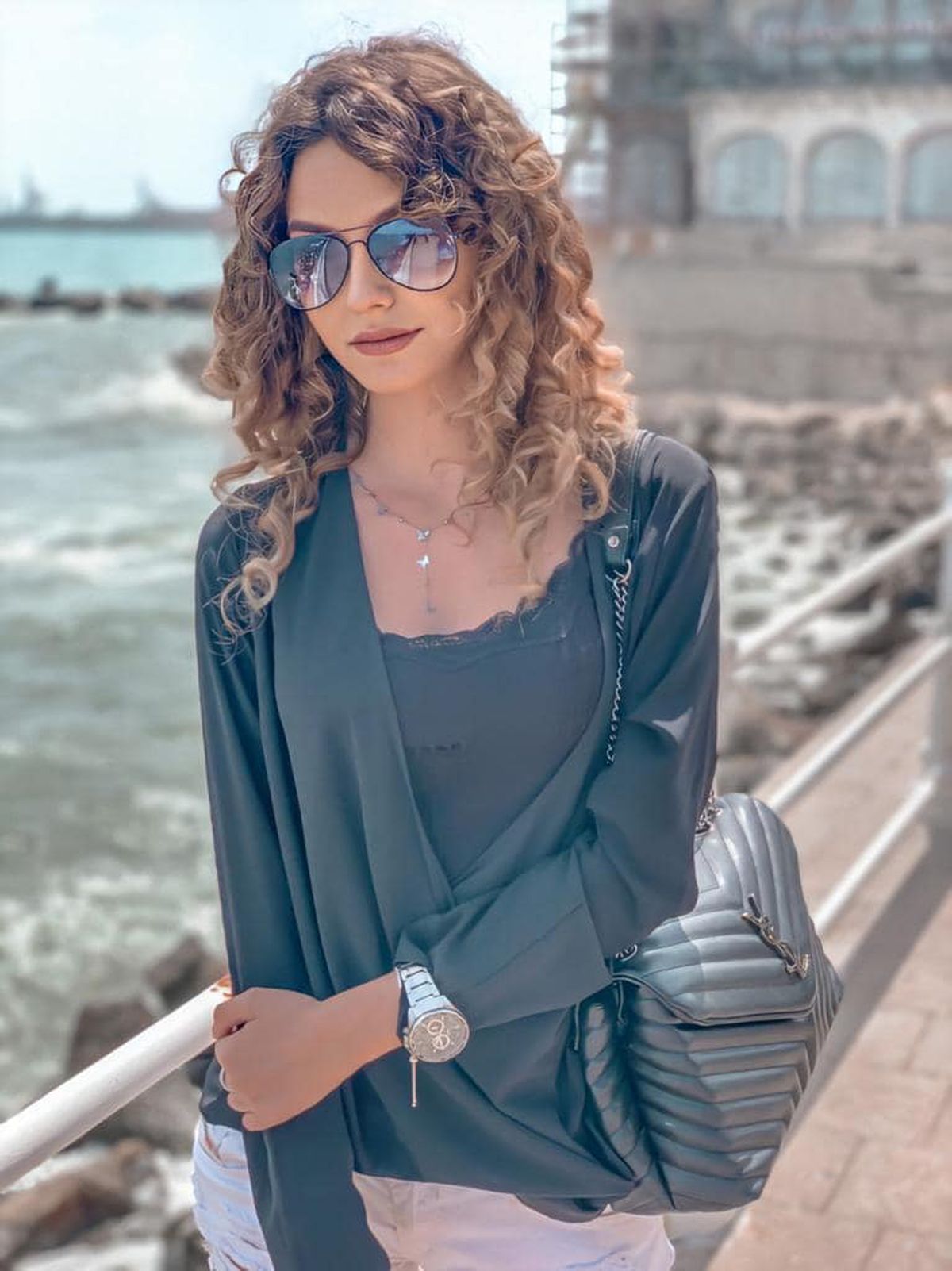 GALERIE FOTO Nadina e sirena din bazinul Dinamo! Cum se relaxează celebra cântăreață