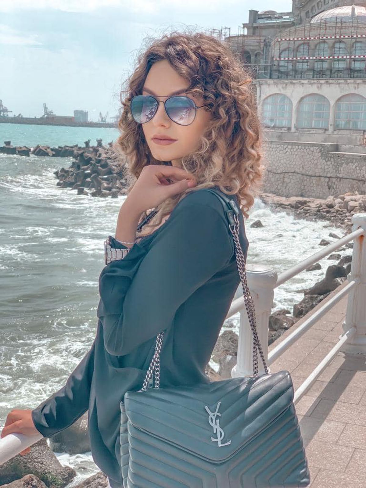 GALERIE FOTO Nadina e sirena din bazinul Dinamo! Cum se relaxează celebra cântăreață