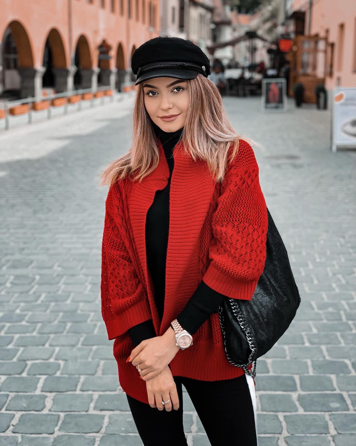 GALERIE FOTO Nadina e sirena din bazinul Dinamo! Cum se relaxează celebra cântăreață