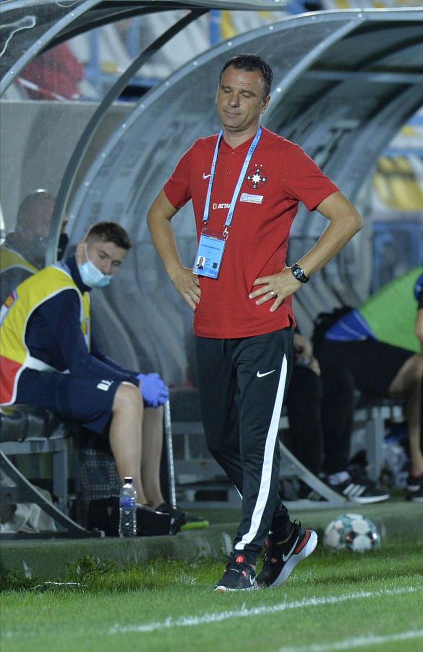 FCSB a pierdut meciul cu FC Voluntari, scor 1-2. Ilie Dumitrescu a glumit pe seama faptului că Toni Petrea nu l-a folosit deloc pe atacantul Adrian Petre (22 de ani).