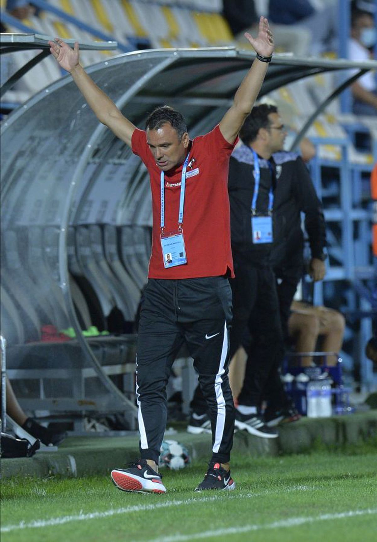 EXCLUSIV Detalii INCREDIBILE despre focarul de la FCSB: două cazuri de COVID ascunse! Discuții cu UEFA încă de joi: „Pe cine am putea să avem pe bancă?"