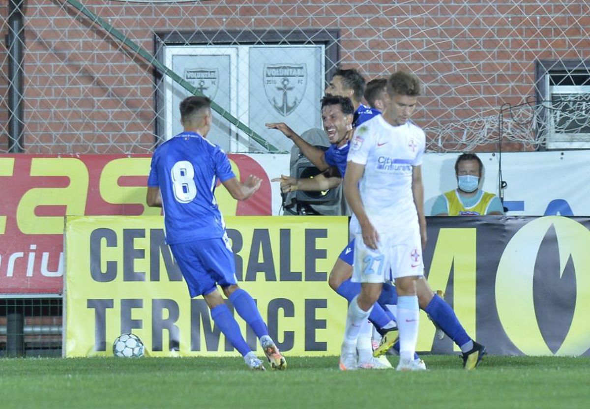 EXCLUSIV Detalii INCREDIBILE despre focarul de la FCSB: două cazuri de COVID ascunse! Discuții cu UEFA încă de joi: „Pe cine am putea să avem pe bancă?"