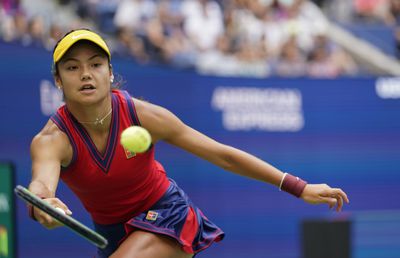 Englezii au găsit cheia succesului Emmei Răducanu » Trucul folosit de tatăl român al campioanei de la US Open