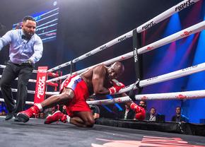 Umilință la întoarcere! Imagini șocante cu Evander Holyfield, măturat în prima repriză