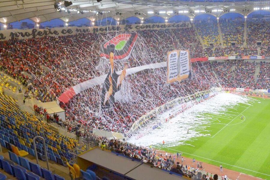 Duelul scenografiilor din FCSB - Dinamo » Roș-albaștrii și-au luat revanșa după 4 ani: „Sfârșitul e aproape”