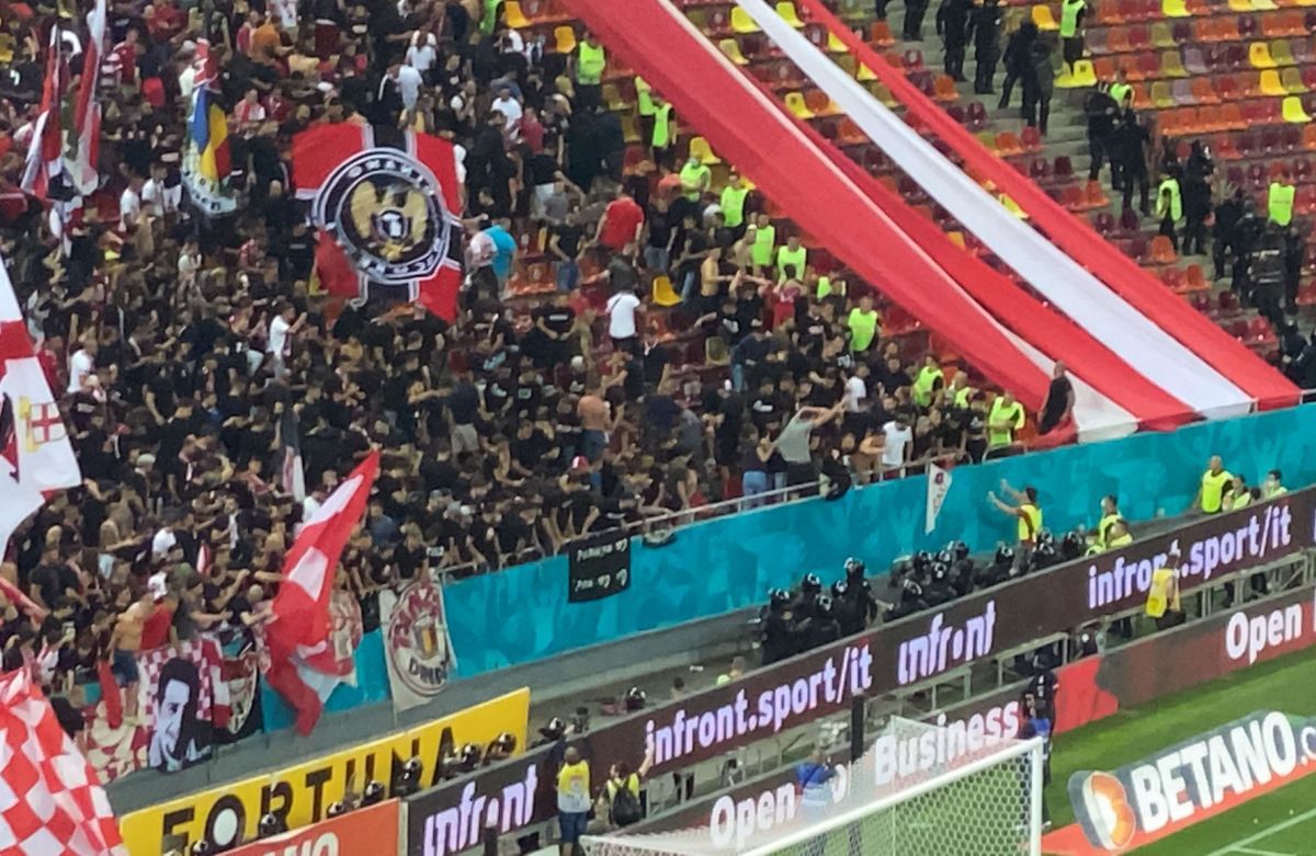 Un jucător dinamovist, semne obscene către fanii FCSB » Ce s-a întâmplat după Derby de România: „Am greșit și simt rușine văzând imaginile”