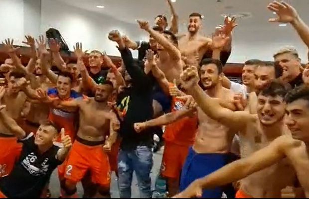 Cum și-au ironizat jucătorii de la FCSB rivalii » Imaginile filmate în vestiar, imediat după meci