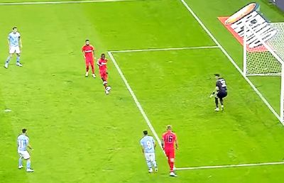 Dawa, salvat de VAR! O nouă gafă hilară a fundașului protejat de Gigi Becali