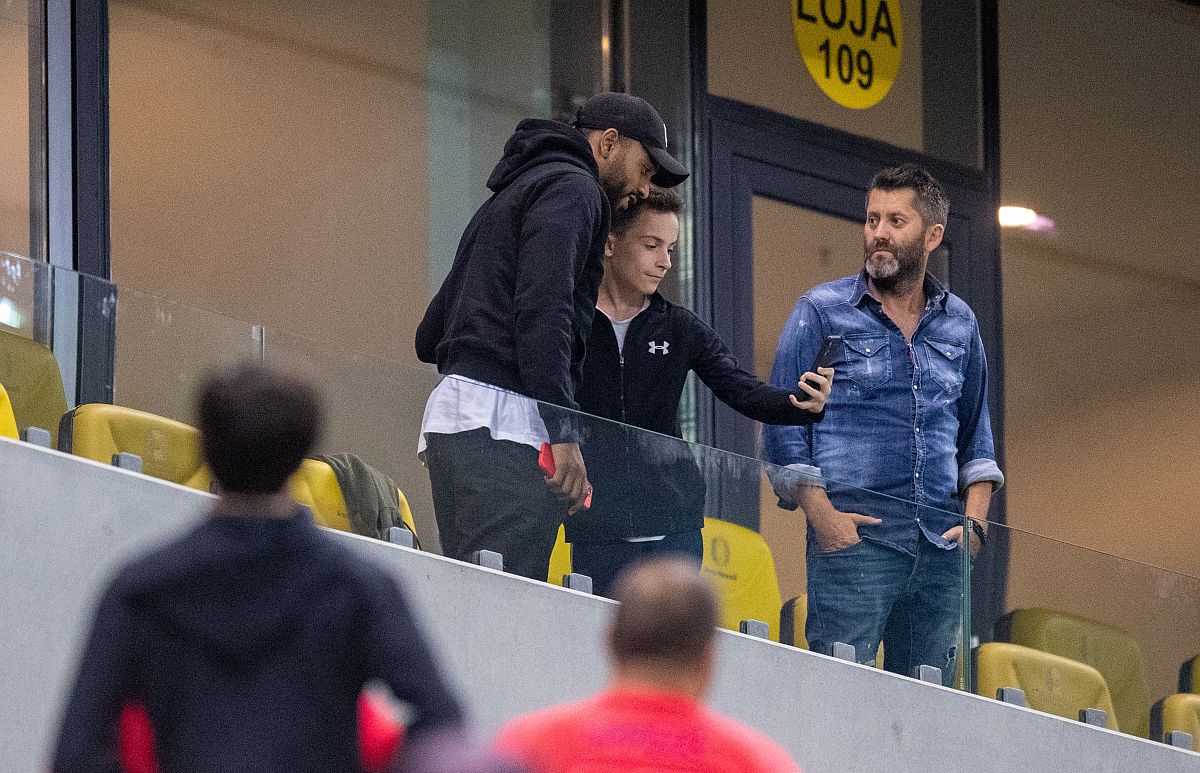 Nicolae Dică, enervat de reporteri: „Ce jucători cu experiență? Când îi bag nu e bine, când nu îi bag... Să venim cu cei de la Liga 3?”