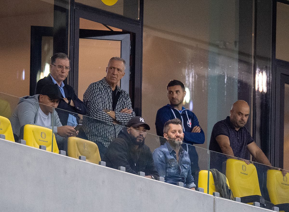 Nicolae Dică, enervat de reporteri: „Ce jucători cu experiență? Când îi bag nu e bine, când nu îi bag... Să venim cu cei de la Liga 3?”