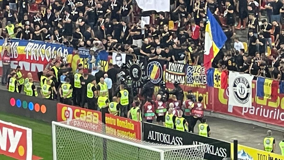 Toleranță zero pentru ultrași! Cum a reacționat un stadion întreg în momentele în care partida era întreruptă