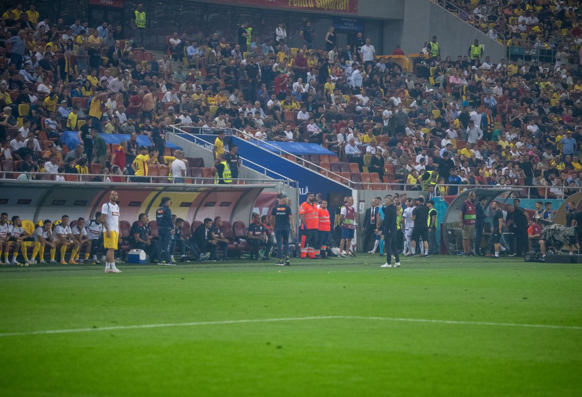 Avem informații din interior după incidentele de pe Arena Națională » Kosovarii NU au forțat oprirea meciului! Ce s-a întâmplat