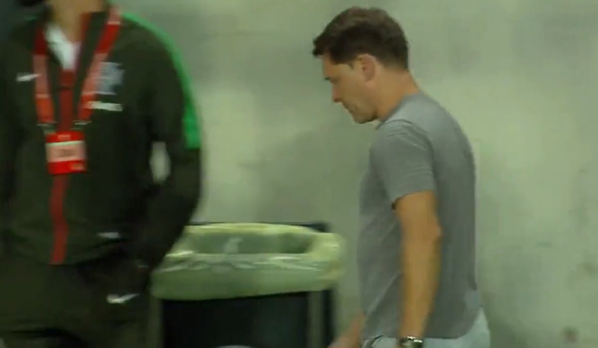 Faza serii în preliminarii » Selecționerul n-a mai suportat umilința și a plecat la vestiare înainte de final