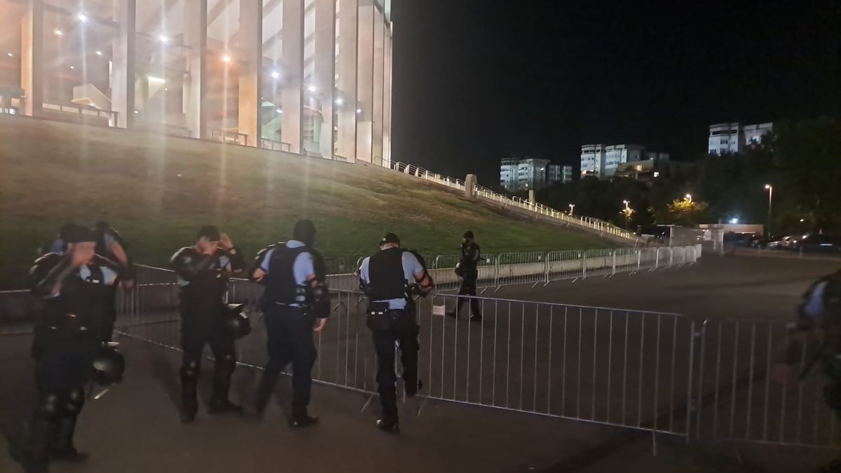 Avem informații din interior după incidentele de pe Arena Națională » Kosovarii NU au forțat oprirea meciului! Ce s-a întâmplat