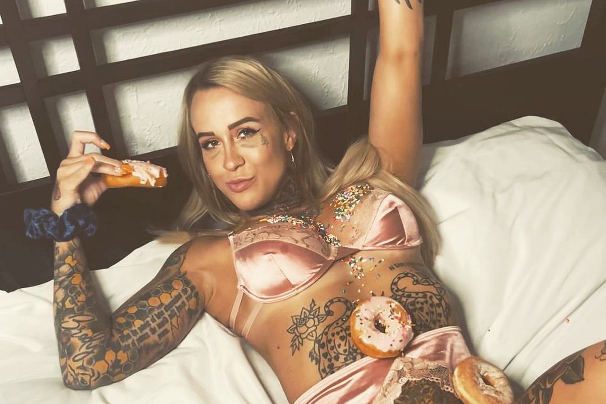 Cea mai controversată jucătoare de box! Are corpul acoperit de tatuaje și pozează des în lenjerie intimă