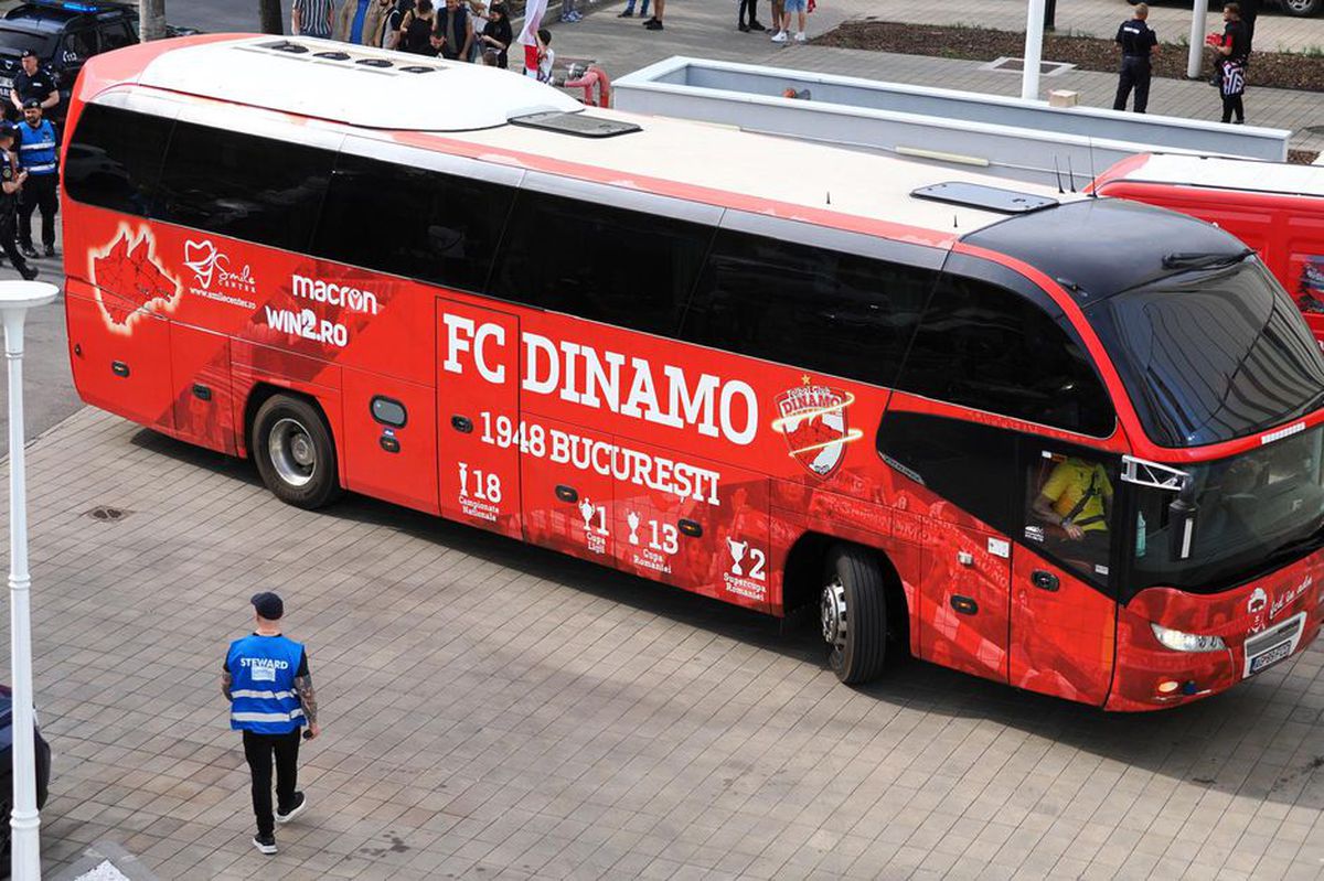 Noul autocar al lui Dinamo are numărul de înmatriculare al vechiului de la fcsb