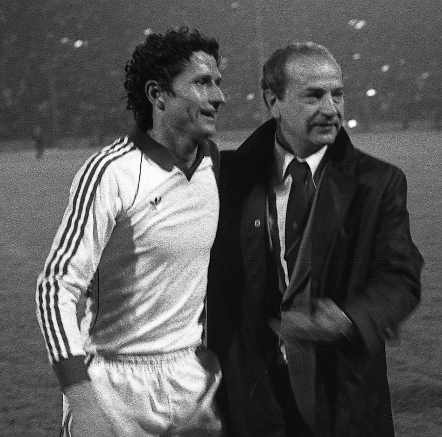 Gigi Mulțescu, după Dinamo - Hamburg 3-2 / Sursă foto: Arhiva Gazetei Sporturilor A murit Gigi Mulțescu, legenda lui Dinamo » Cine a fost „Smurdul”: a marcat de la 40 metri cu „regina” Europei, a ucis catenaccio și a făcut istorie în Ștefan cel Mare