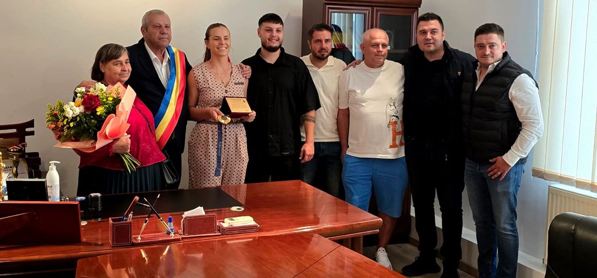 INACCEPTABIL! După Iohannis, a comis-o și primarul! Stupoare la premierea canotoarei de aur de la Jocurile Olimpice