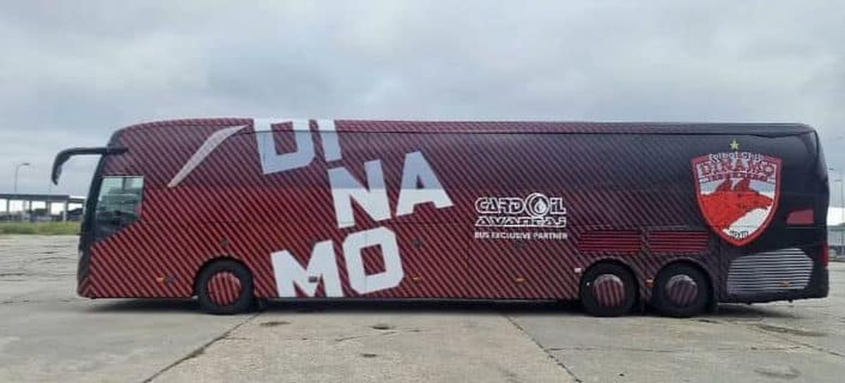 „Câini” cam... vișinii » Noul autocar al lui Dinamo a fost surprins în trafic. Primele imagini