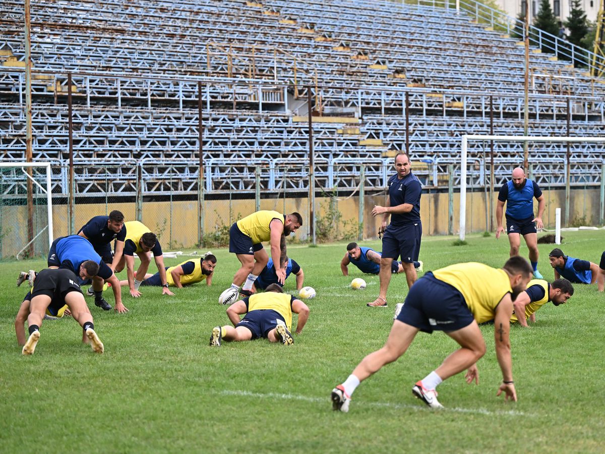 Au intrat în „Parcul cu Platani” » Imagini de la antrenamentul susținut miercuri pe stadionul Cotroceni