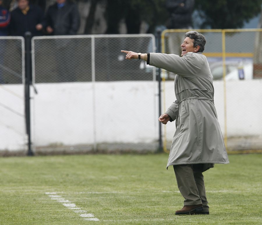 Gigi Mulțescu, pe banca tehnică a celor de la Sportul Studențesc / foto: Arhiva Gazetei Sporturilor A murit Gigi Mulțescu, legenda lui Dinamo » Cine a fost „Smurdul”: a marcat de la 40 metri cu „regina” Europei, a ucis catenaccio și a făcut istorie în Ștefan cel Mare