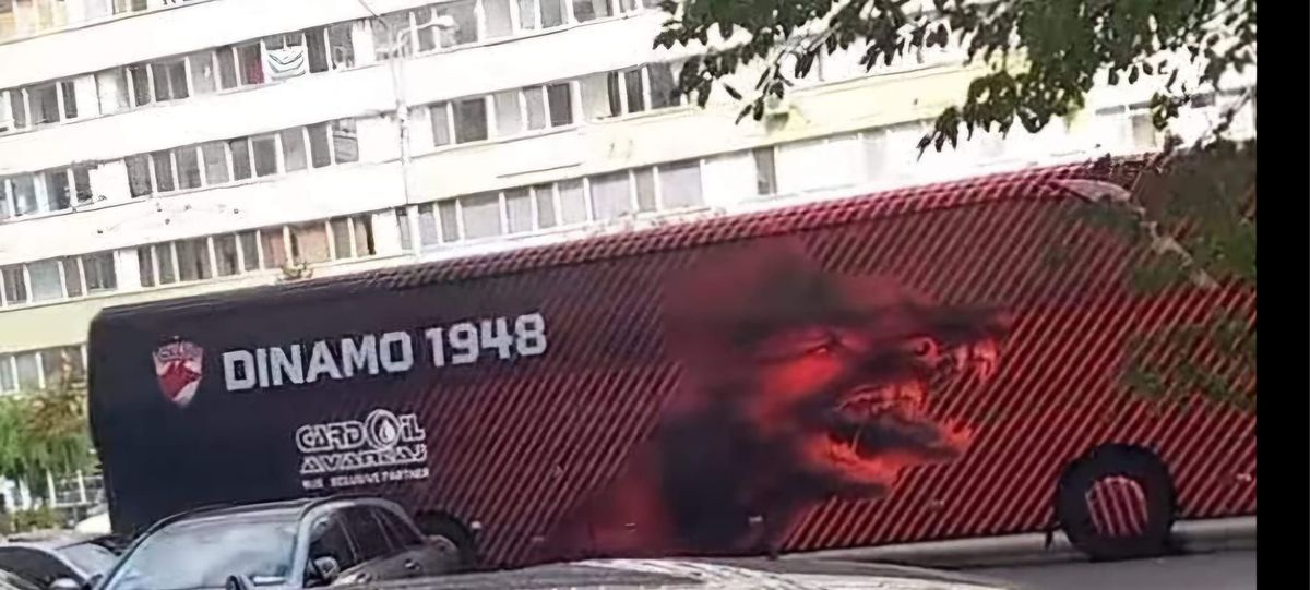 „Câini” cam... vișinii » Noul autocar al lui Dinamo a fost surprins în trafic. Primele imagini