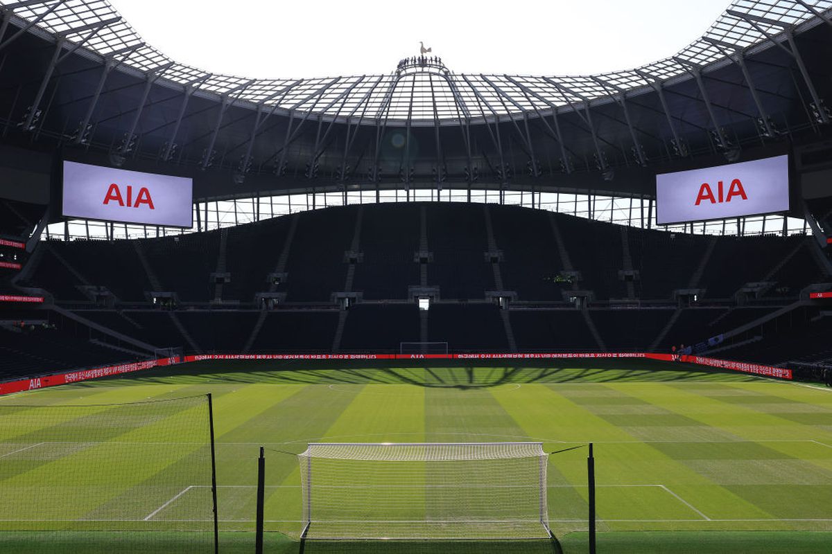 Fostul internațional român a luat la rând stadioanele din Premier League și a rămas șocat: „O mașinărie de făcut bani!”