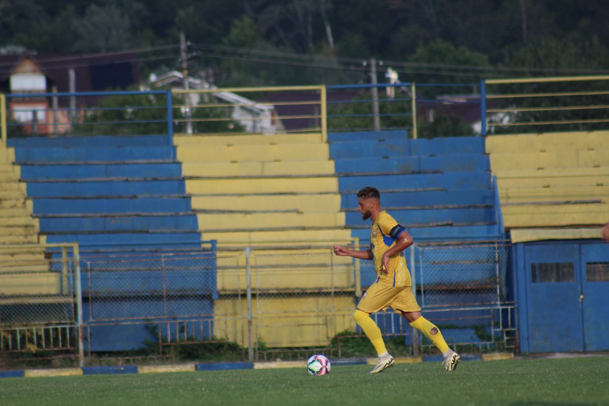 Nimeni nu știe cum a apărut sigla pe tricouri » Situație de râsu'-plânsu' la clubul din România: „Am vorbit cu contabila, a costat 69 de lei”