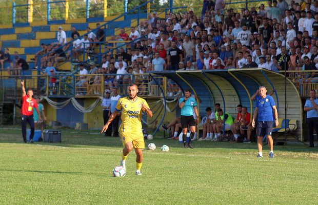 Nimeni nu știe cum a apărut sigla pe tricouri » Situație de râsu'-plânsu' la clubul din România: „Am vorbit cu contabila, a costat 69 de lei”