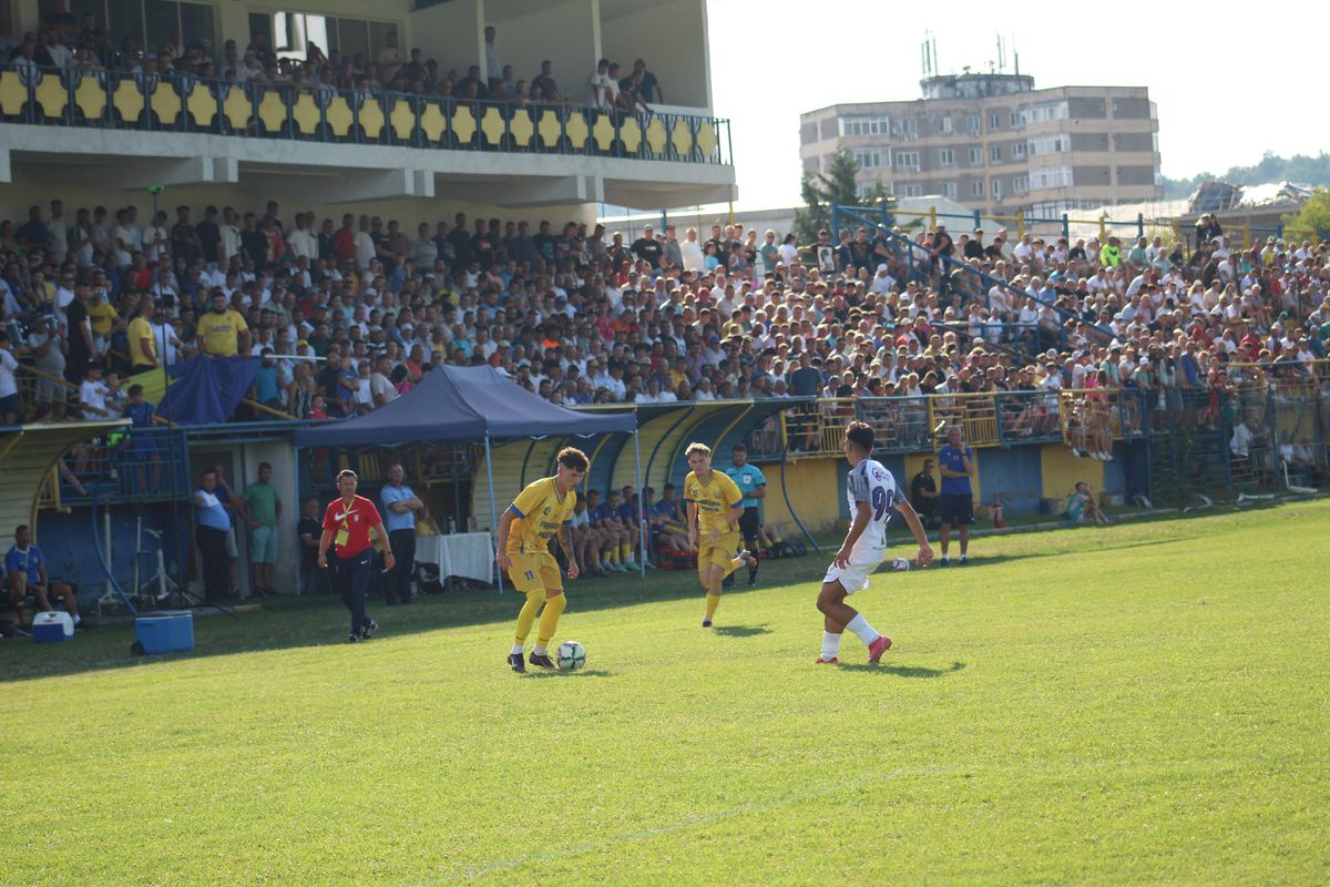 Nimeni nu știe cum a apărut sigla pe tricouri » Situație de râsu'-plânsu' la clubul din România: „Am vorbit cu contabila, a costat 69 de lei”