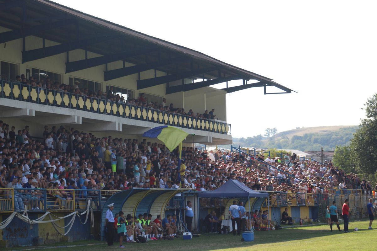 Nimeni nu știe cum a apărut sigla pe tricouri » Situație de râsu'-plânsu' la clubul din România: „Am vorbit cu contabila, a costat 69 de lei”