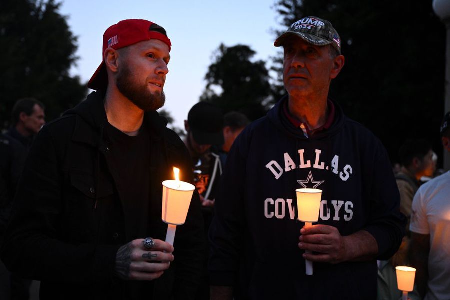 Asasinatea din Utah a lui Oliver Kirk a șocat întreaga Americă, fanii ieșind pe străzi pentru a-l comemora pe activistul MAGA / Foto: Imago Revolta fanilor după asasinarea lui Charlie Kirk: „Este o idee groaznică. Pentru siguranța tuturor, renunțați!”