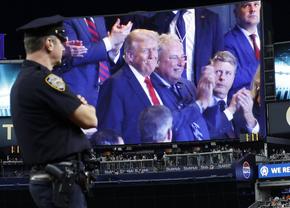 Donald Trump, aclamat, dar și huiduit la un meci al echipei New York Yankees, în ziua comemorării victimelor atacurilor de la 11 septembrie
