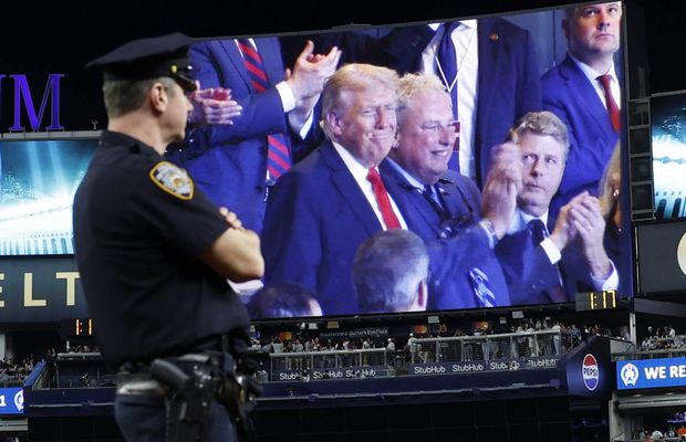 Donald Trump, aclamat, dar și huiduit la un meci al echipei New York Yankees, în ziua comemorării victimelor atacurilor de la 11 septembrie