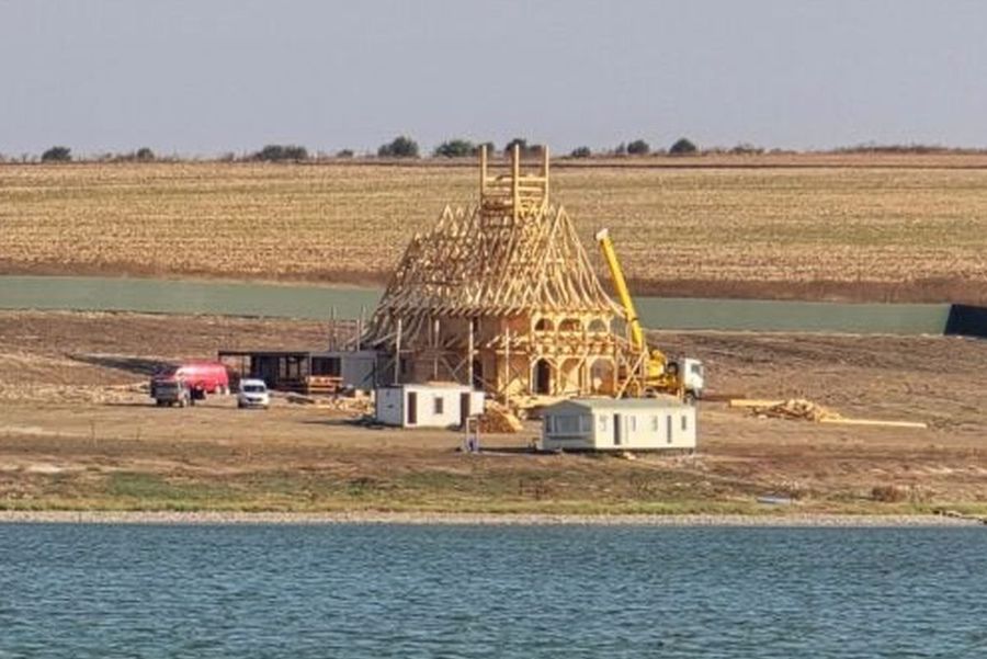 Biserica ridicată de Gigi Becali la Techirghiol / Foto: Societatea Ornitologică din România Gigi Becali, implicat într-un nou scandal: „Fac ce vreau pe terenul meu!”