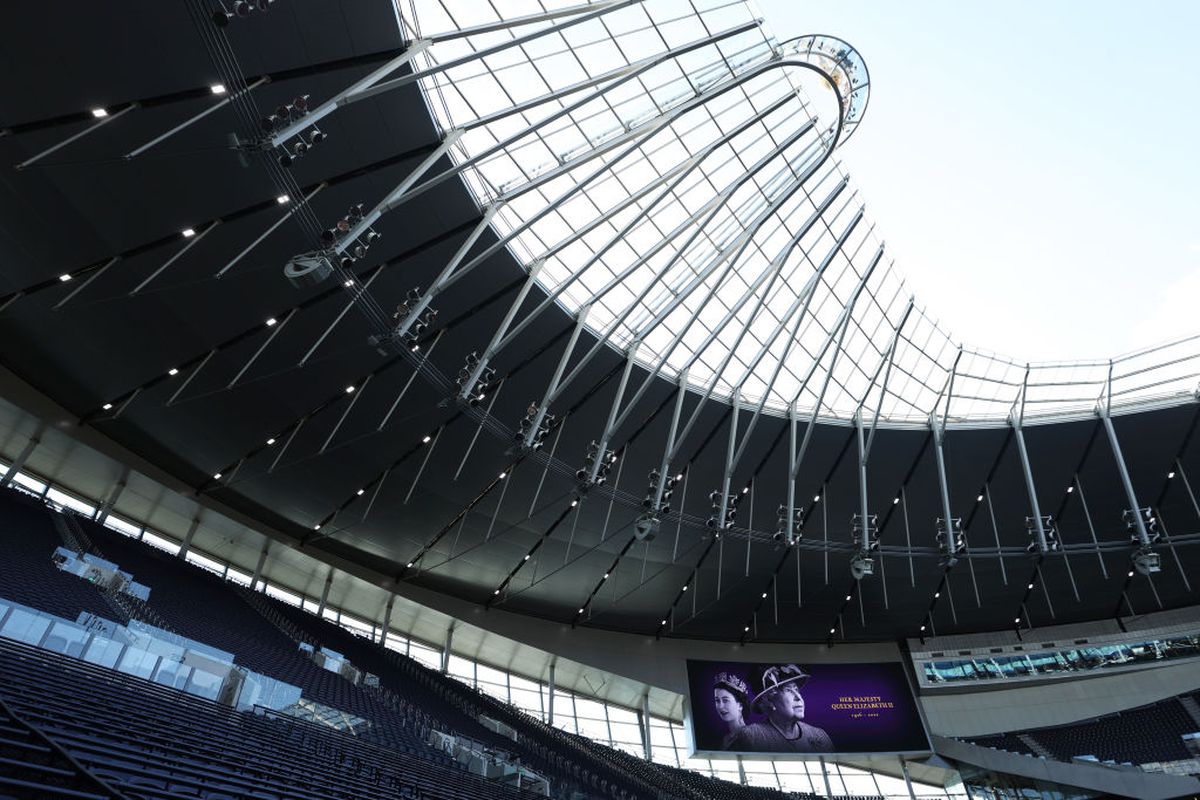 Fostul internațional român a luat la rând stadioanele din Premier League și a rămas șocat: „O mașinărie de făcut bani!”